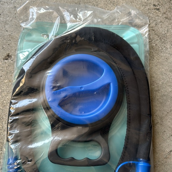 MIRACOL Hydration Backpack With 2LTR Water Bladder Insulated Pack for Hiking NEW - Picture 6 of 8